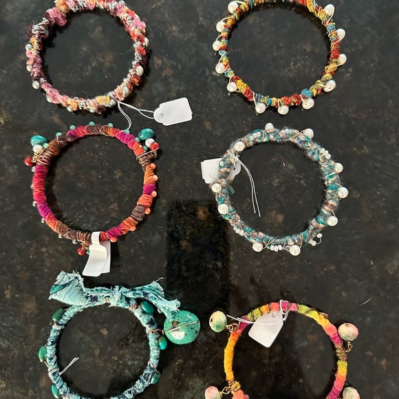 Set of 6 handmade unique, boho-chic beaded bracelets in assorted - Picture 5 of 5